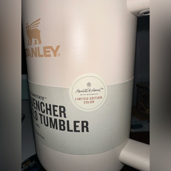 Hearth and Hand Magnolia 40 oz Stanley - Picture 2 of 2